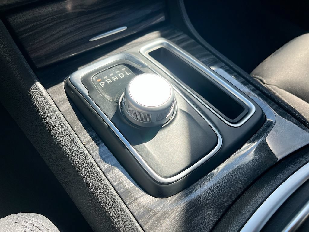 Used 2022 Chrysler 300 Touring w/ Sport Appearance Package RWD image 16