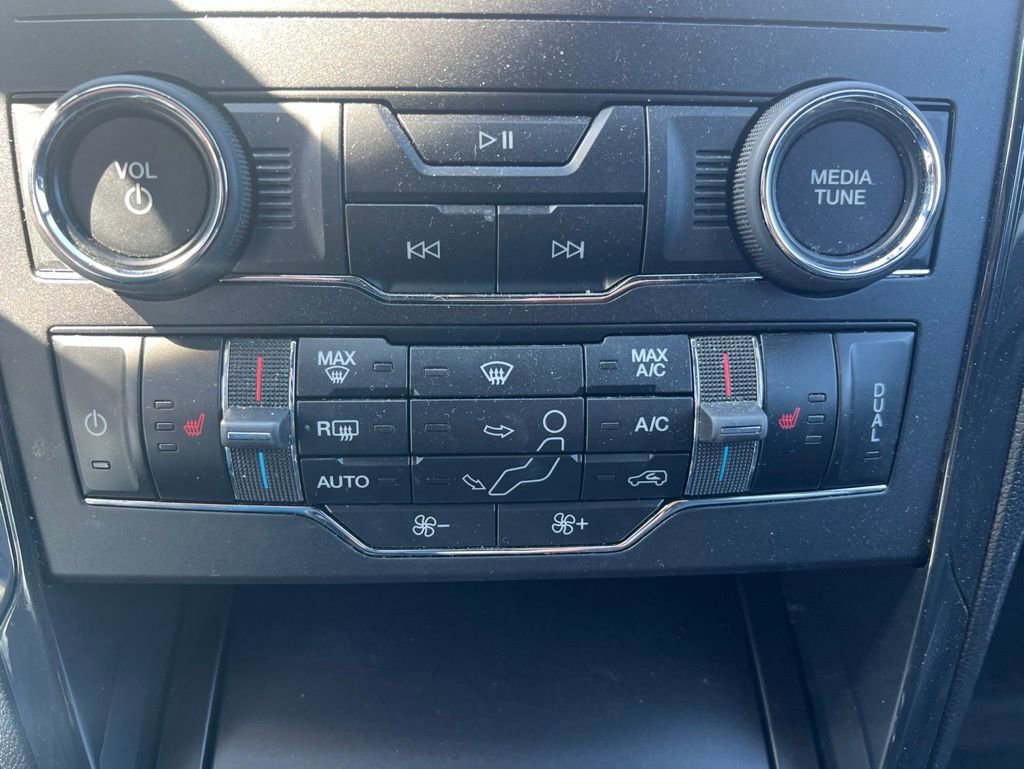Used 2019 Ford Explorer XLT w/ Equipment Group 202A FWD image 14