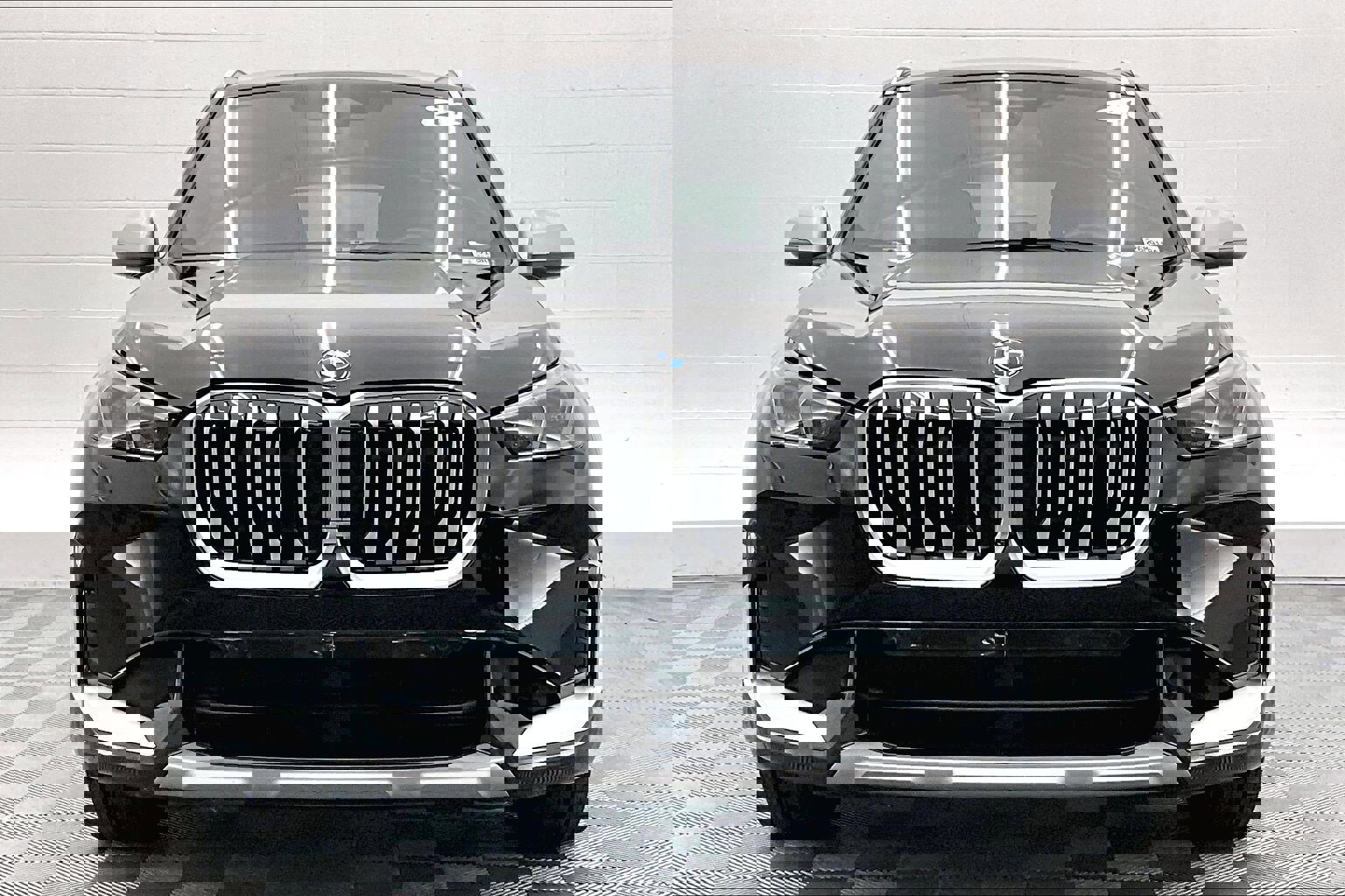 Used 2024 BMW X1 xDrive28i w/ Convenience Package image 2