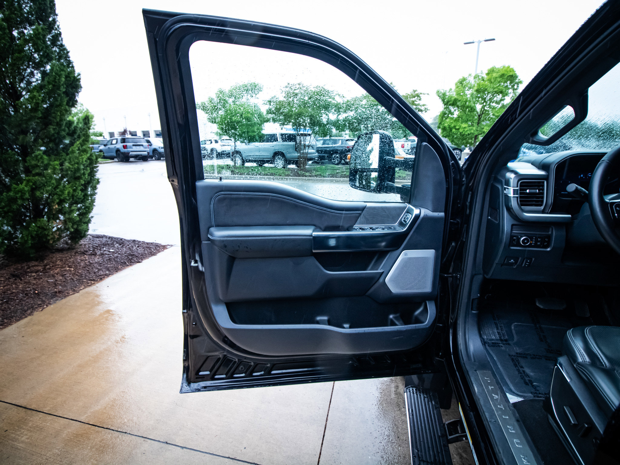 Used 2025 Ford F450 Platinum w/ FX4 Off-Road Package AWD/4WD image 14
