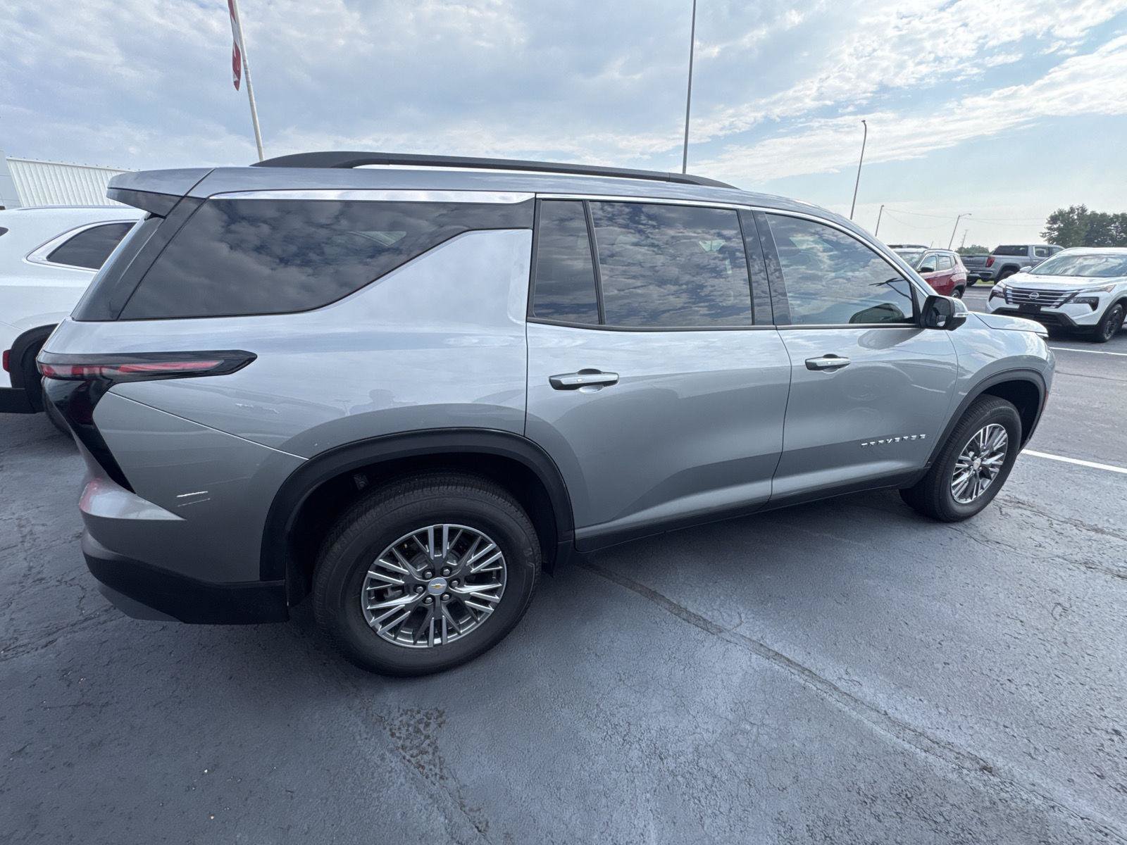 Used 2026 Chevrolet Traverse LT w/ Driver Confidence Package FWD image 5