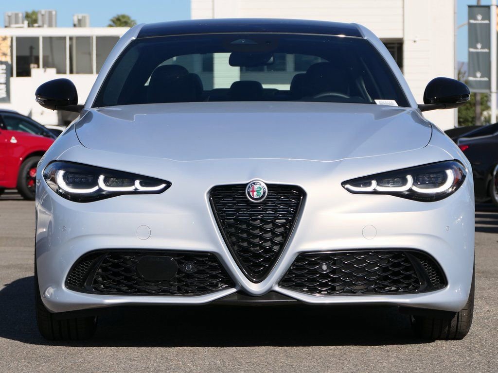 New 2025 Alfa Romeo Giulia AWD image 8