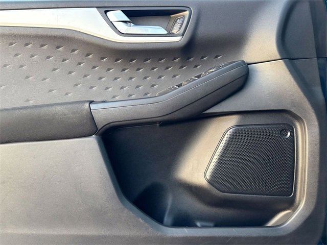 Used 2020 Ford Escape SE image 12