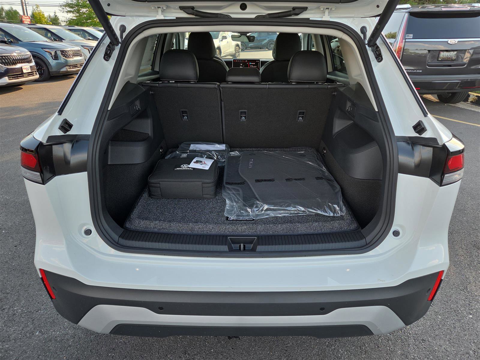 New 2025 Volkswagen Tiguan SE image 30