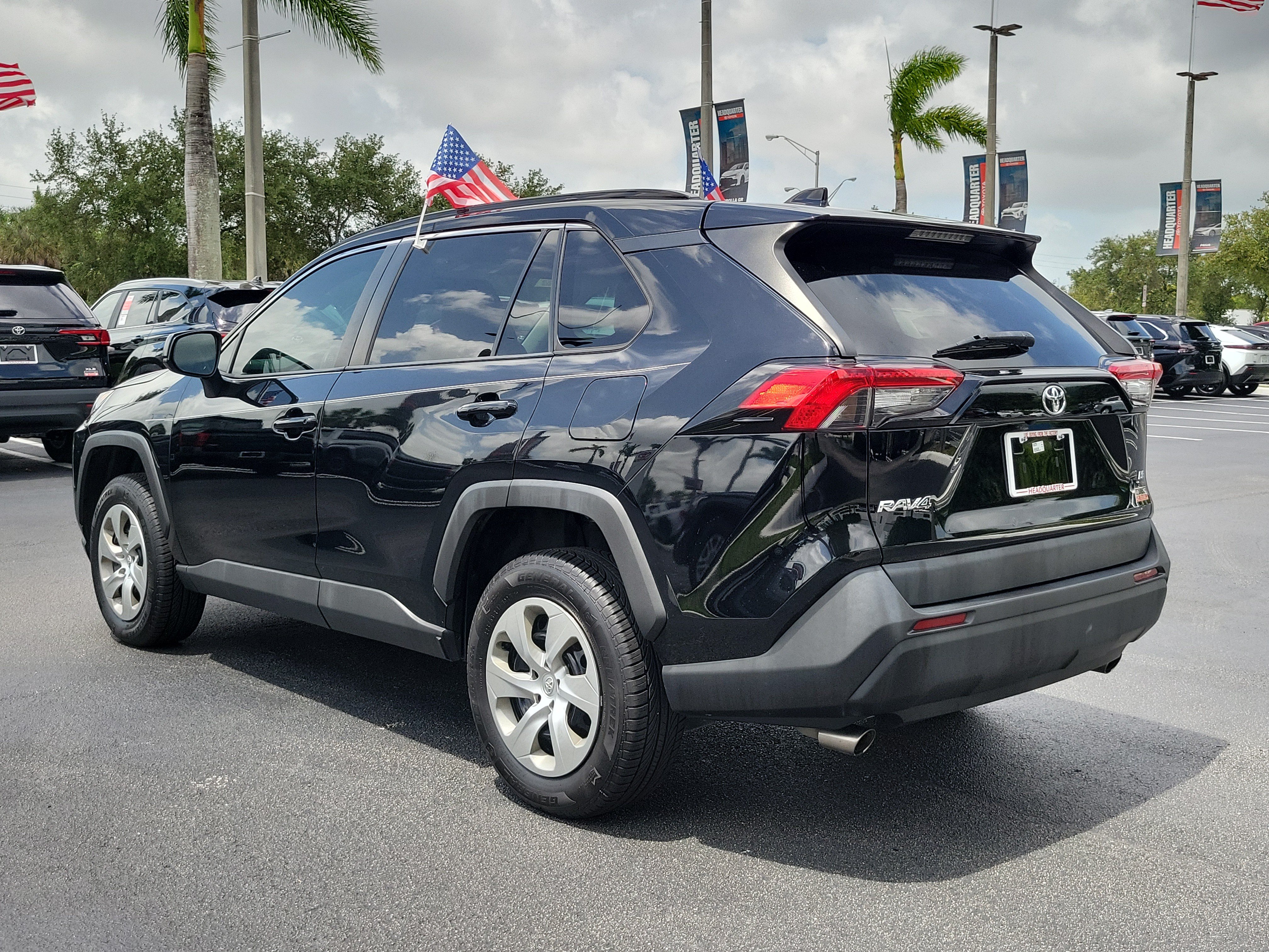 Used 2021 Toyota RAV4 LE FWD image 8