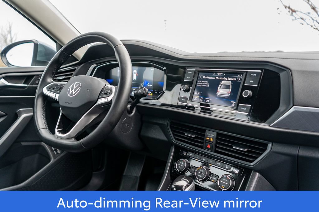 Used 2024 Volkswagen Jetta SE image 11