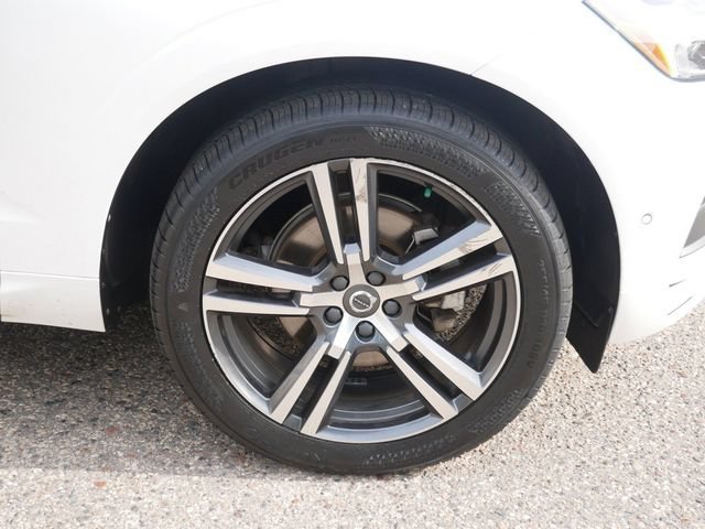 Used 2019 Volvo XC60 T5 Momentum w/ Multimedia Package AWD/4WD image 7