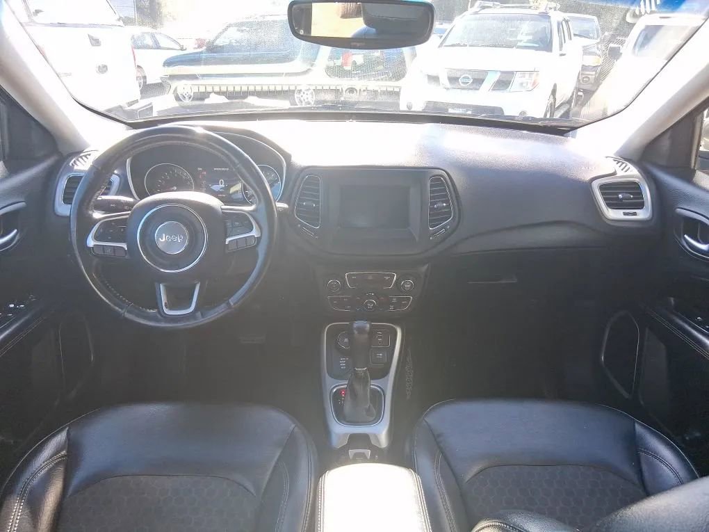 Used 2018 Jeep Compass Latitude w/ Popular Equipment Group AWD/4WD image 14