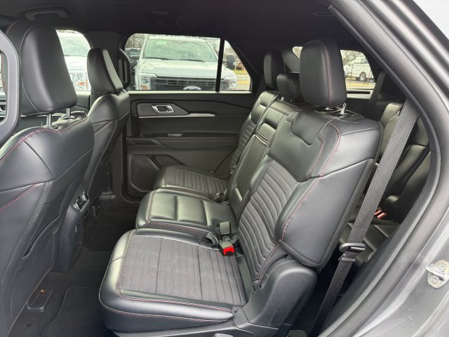 Used 2025 Ford Explorer ST-Line w/ ST-Line Street Pack AWD/4WD image 18