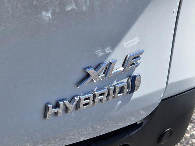 Certified 2024 Toyota Sienna XLE FWD image 32