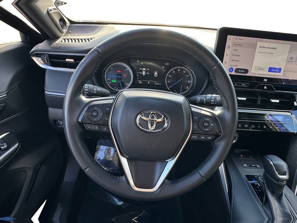 Used 2023 Toyota Venza XLE image 12