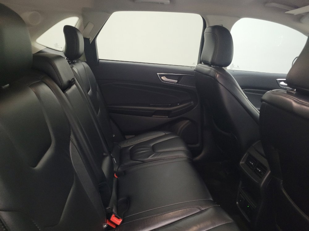 Used 2020 Ford Edge Titanium image 19