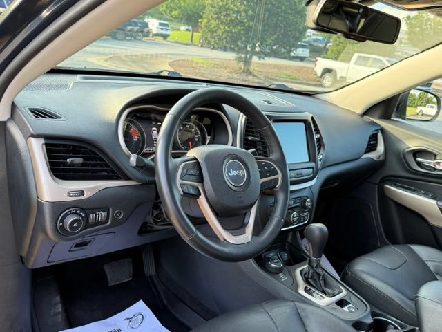 Used 2018 Jeep Cherokee Limited AWD/4WD image 16