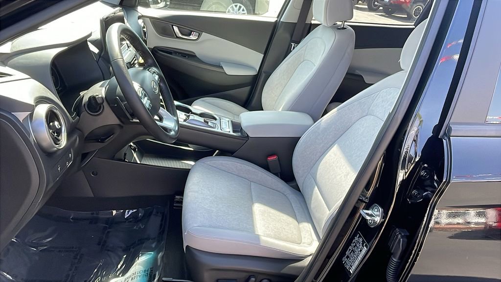 Used 2023 Hyundai Kona SEL w/ Cargo Package FWD image 11