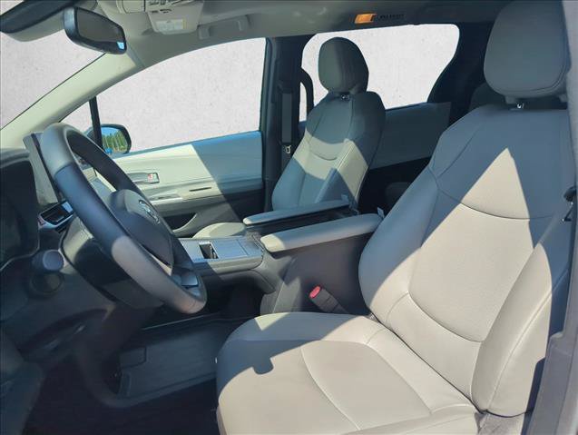 Certified 2025 Toyota Sienna XLE FWD image 22