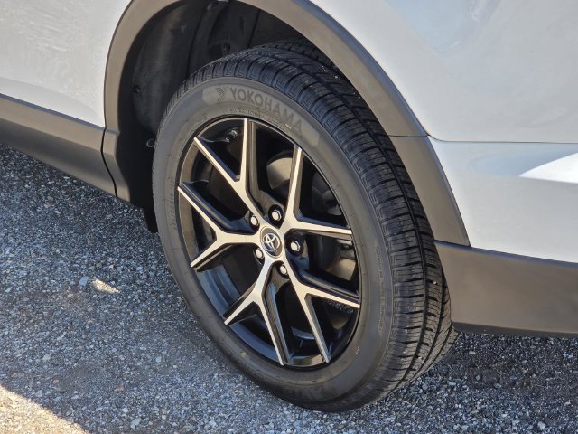 Used 2018 Toyota RAV4 SE w/ Power Extra Value Package FWD image 9