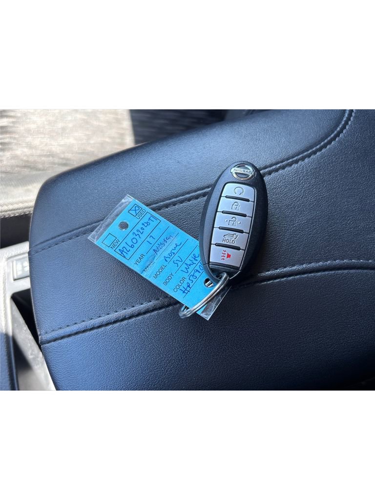 Used 2017 Nissan Rogue SV w/ SV Premium Package image 35