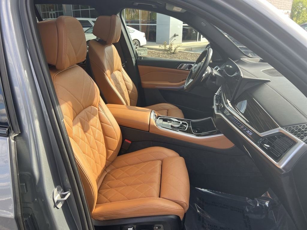 Used 2025 BMW X5 xDrive40i w/ M Sport Package AWD/4WD image 35