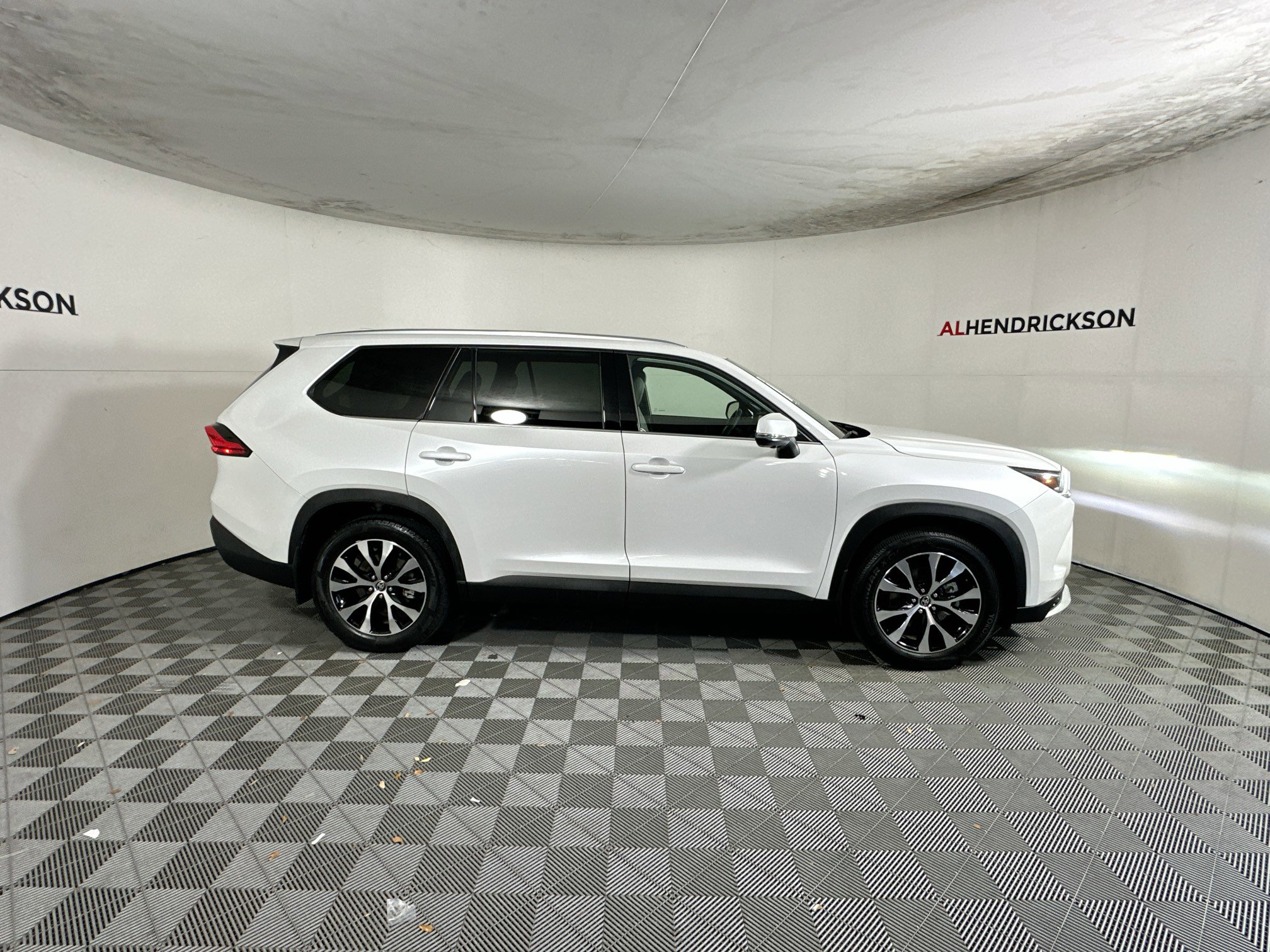 Used 2024 Toyota Grand Highlander AWD Hybrid image 2