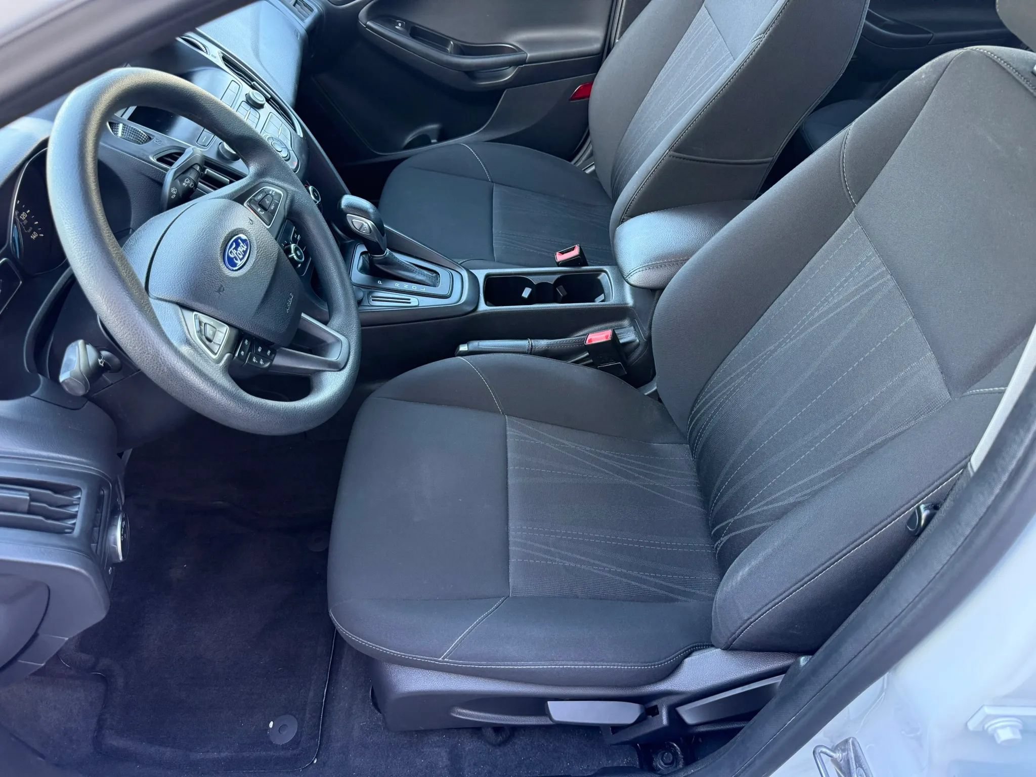 Used 2018 Ford Focus SE FWD image 12