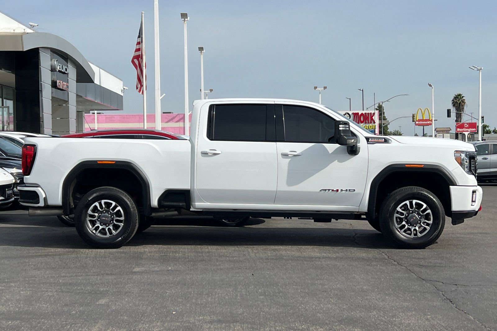 Used 2023 GMC Sierra 2500 AT4 w/ AT4 Preferred Package image 3