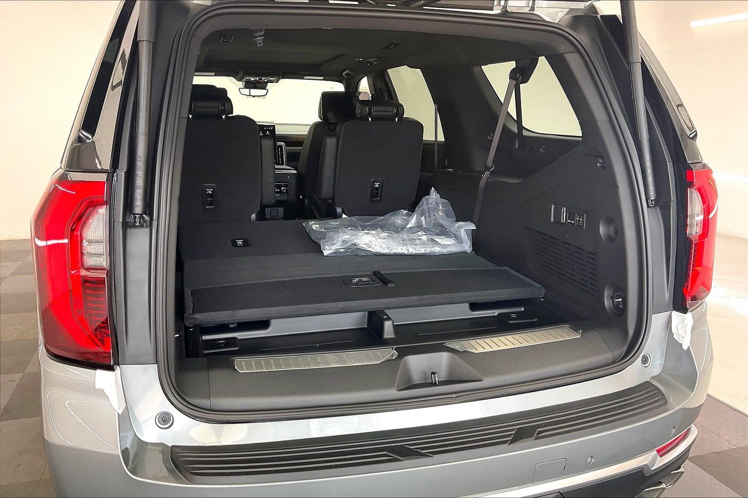 New 2026 GMC Yukon XL Denali w/ Denali Reserve Package AWD/4WD image 11