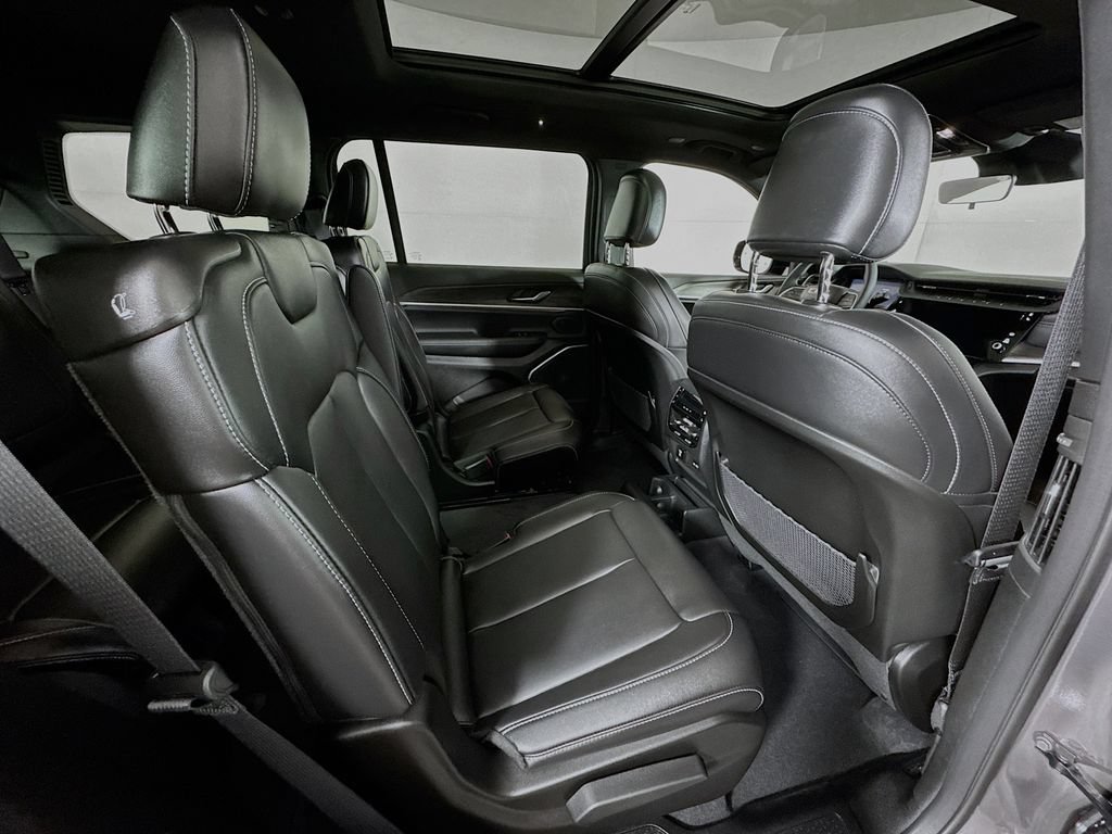Used 2026 Jeep Grand Cherokee L Limited w/ Limited Altitude Package AWD/4WD image 29