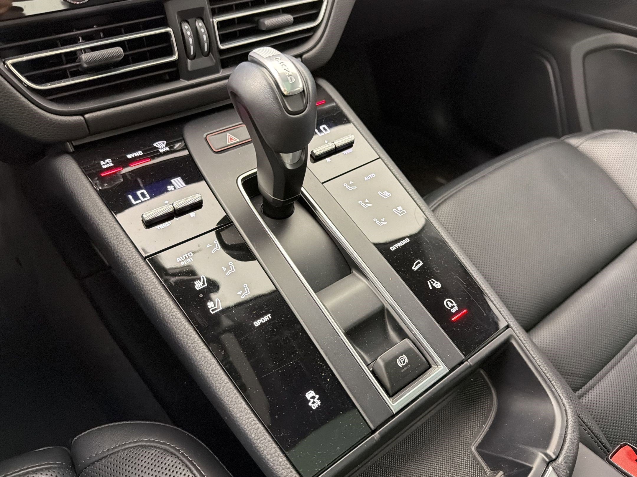 Certified 2023 Porsche Macan image 17