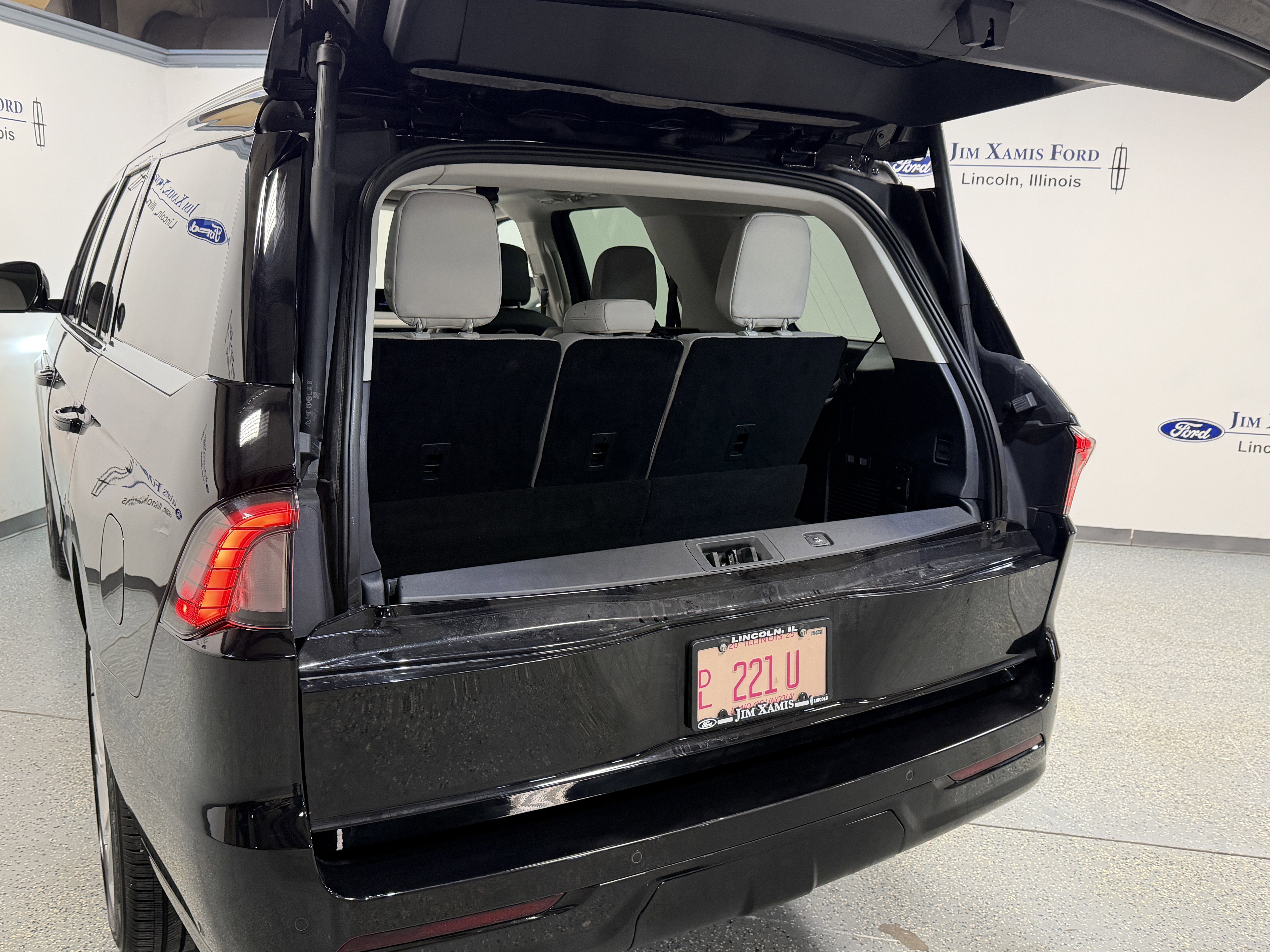 Used 2025 Lincoln Navigator Reserve image 31