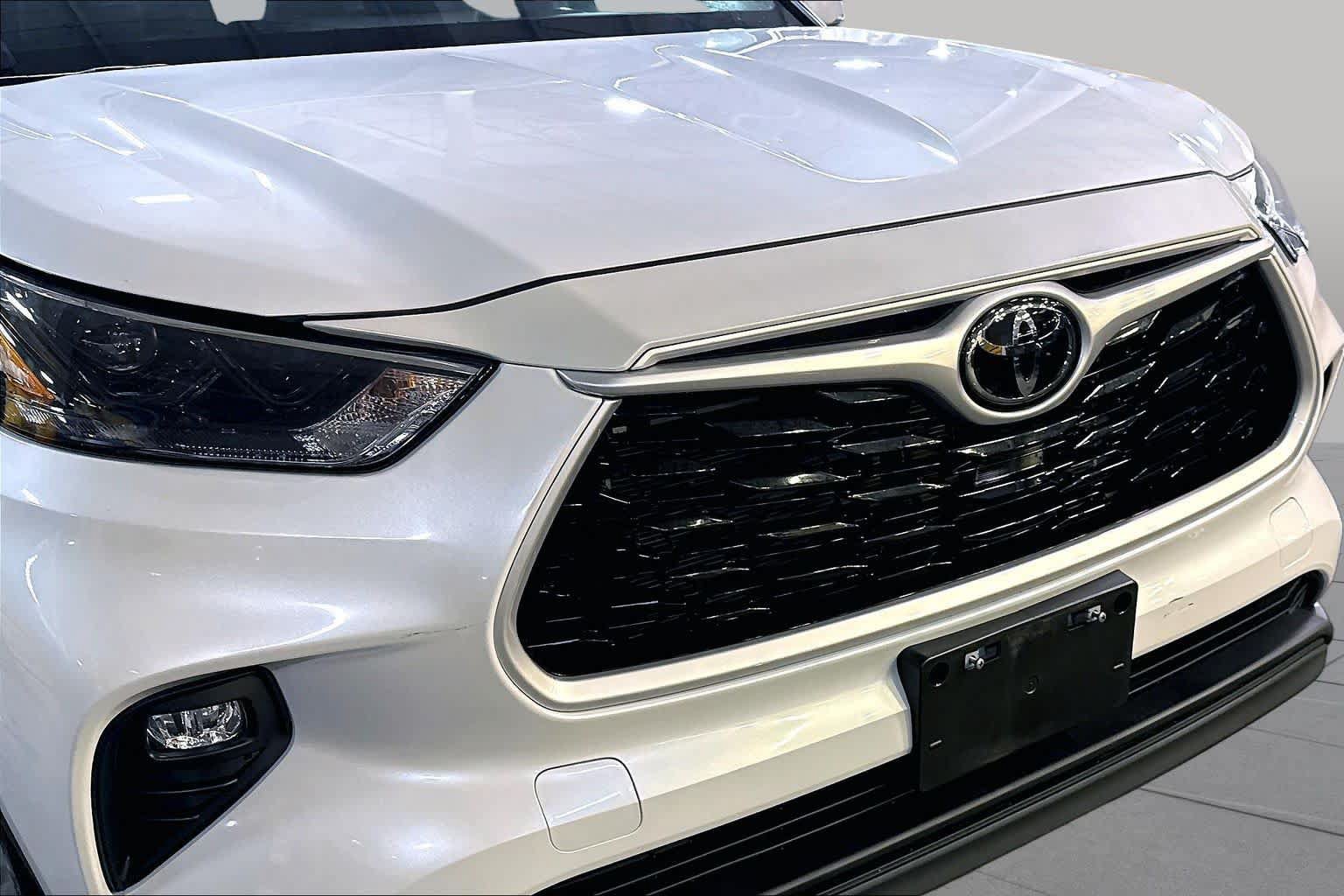Used 2023 Toyota Highlander XLE AWD/4WD image 30