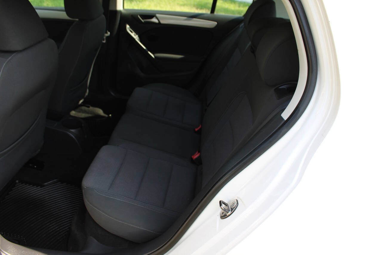 Used 2011 Volkswagen Golf 4-Door FWD image 27