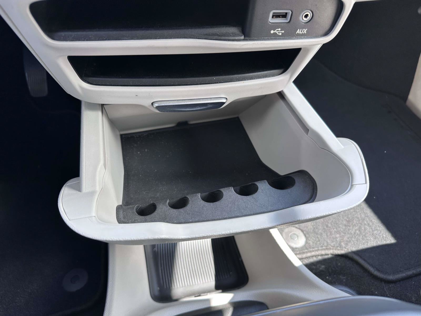 Used 2017 Chrysler Pacifica Touring-L FWD image 27