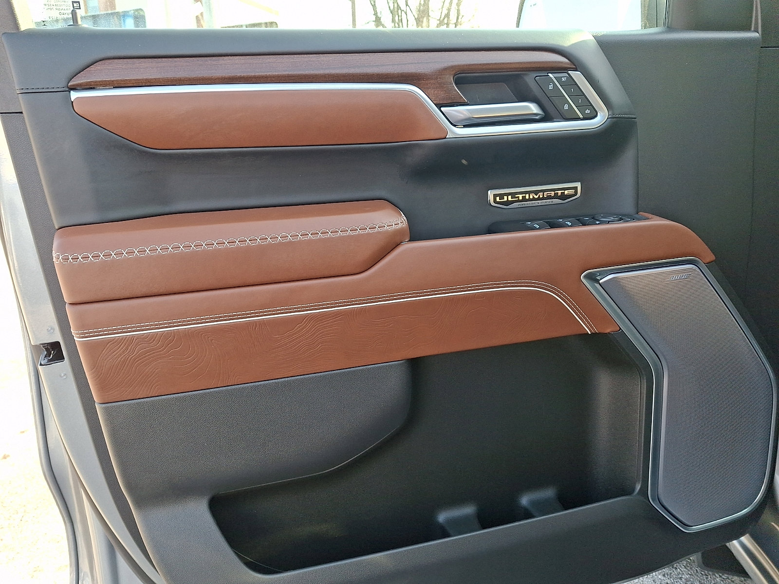 Used 2025 GMC Sierra 1500 Denali Ultimate image 12