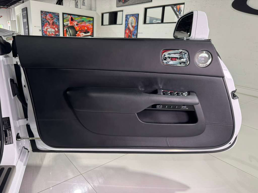 Used 2019 Rolls-Royce Dawn image 41