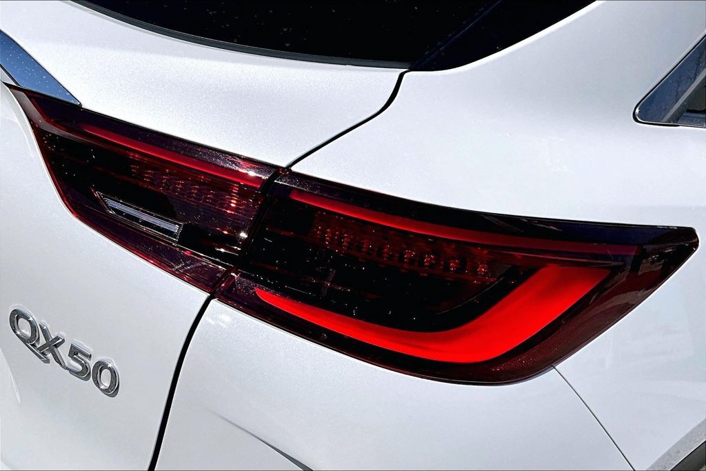Used 2023 INFINITI QX50 Luxe FWD image 38