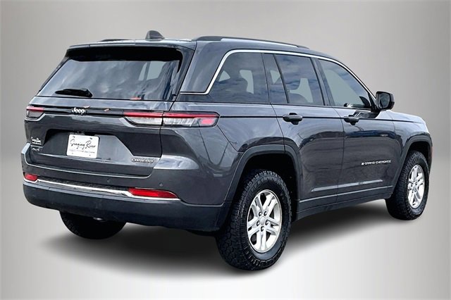 Used 2024 Jeep Grand Cherokee Laredo image 5