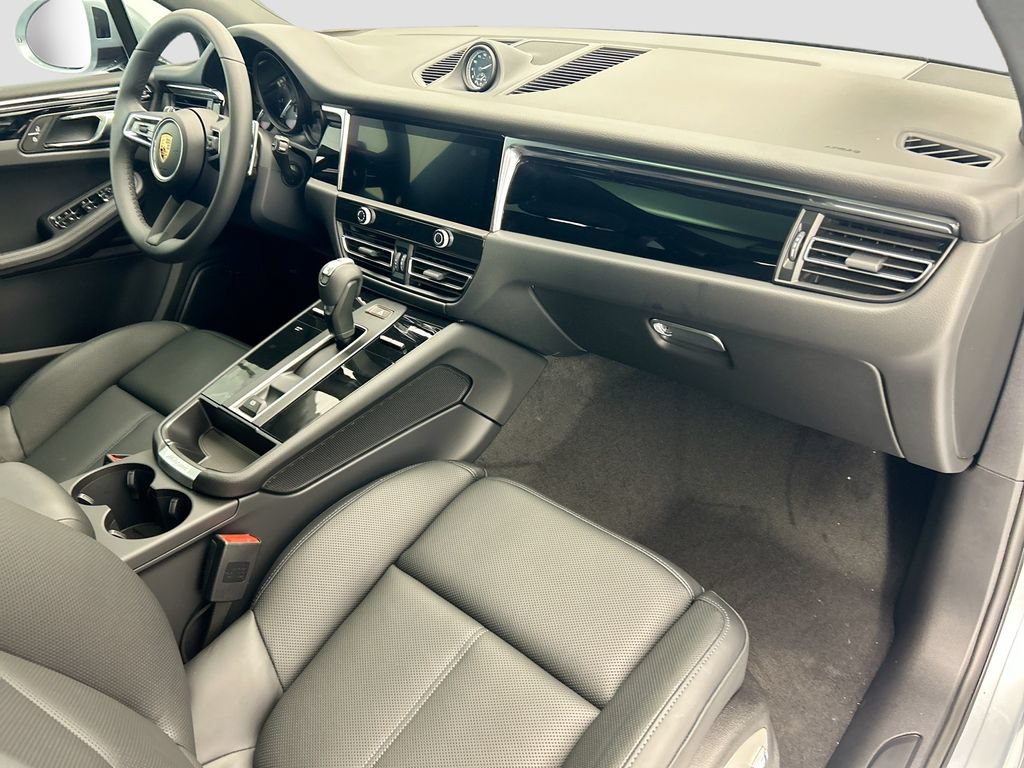Used 2026 Porsche Macan AWD/4WD image 19