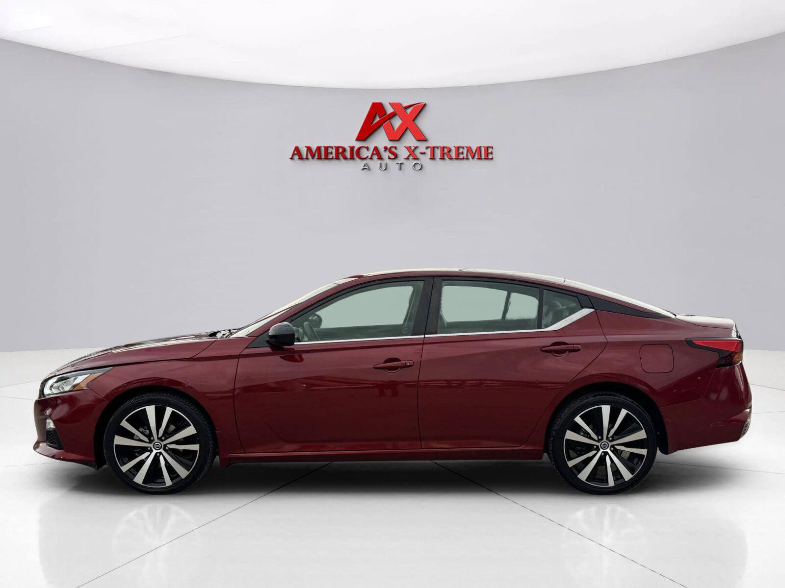 Used 2022 Nissan Altima 2.5 SR AWD/4WD image 2