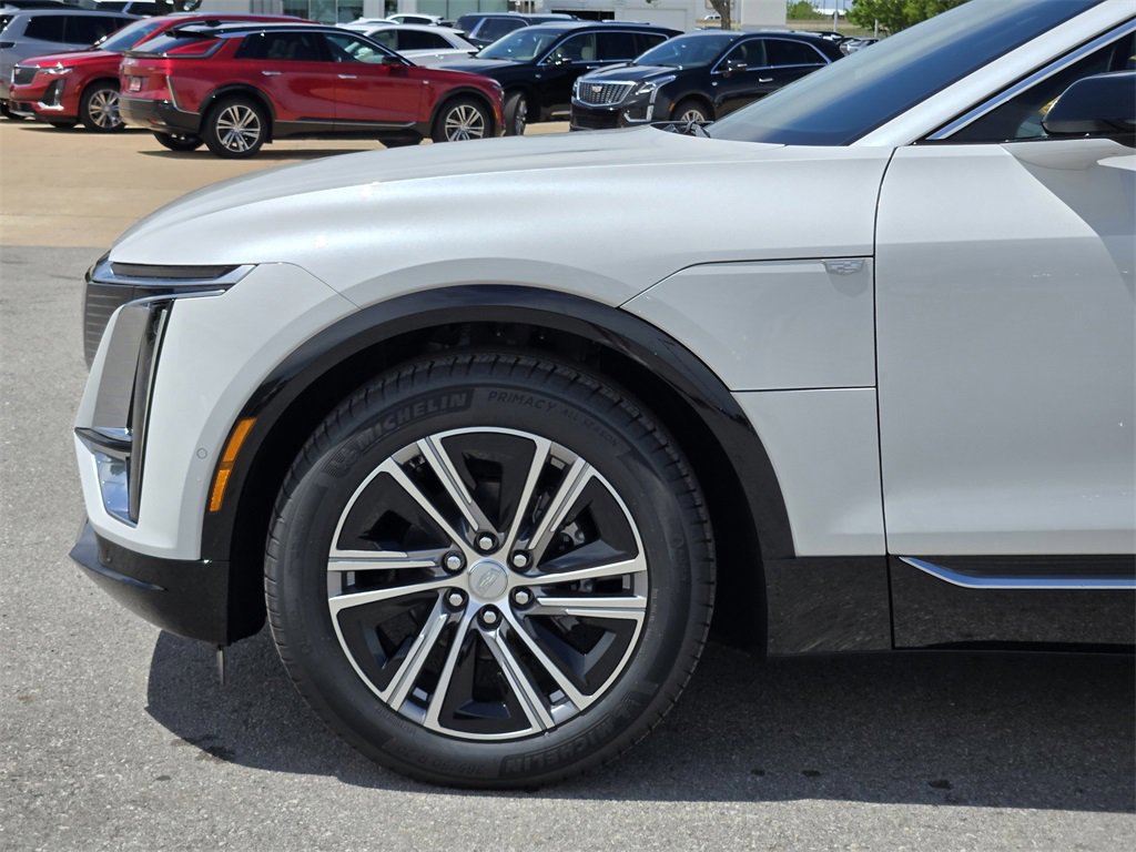 New 2025 Cadillac Lyriq Luxury image 8