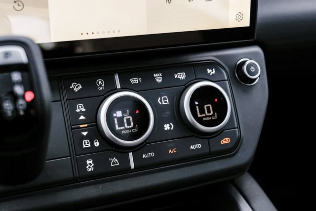 New 2026 Land Rover Defender 110 X-Dynamic SE AWD/4WD image 31