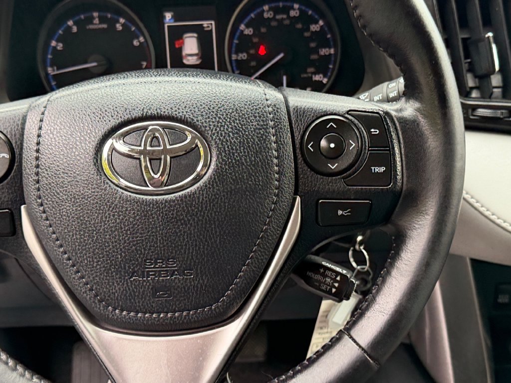 Used 2017 Toyota RAV4 XLE AWD/4WD image 18