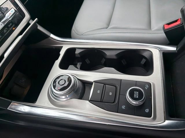 Used 2021 Ford Explorer XLT w/ Equipment Group 202A AWD/4WD image 18