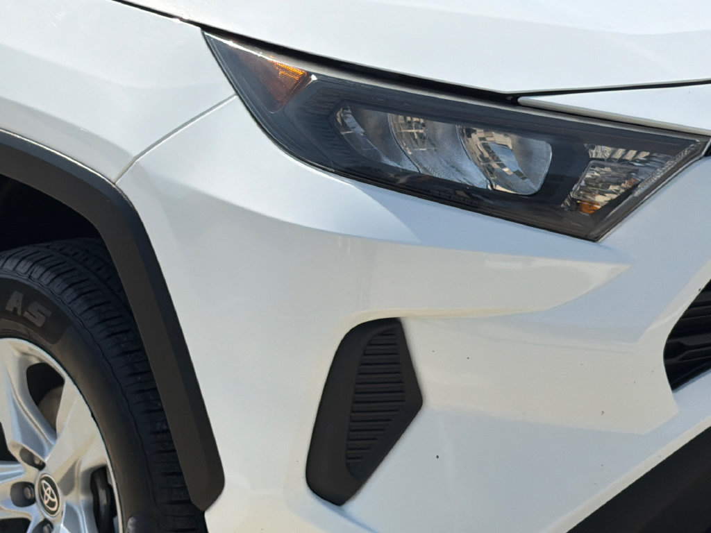 Used 2021 Toyota RAV4 LE AWD/4WD image 10