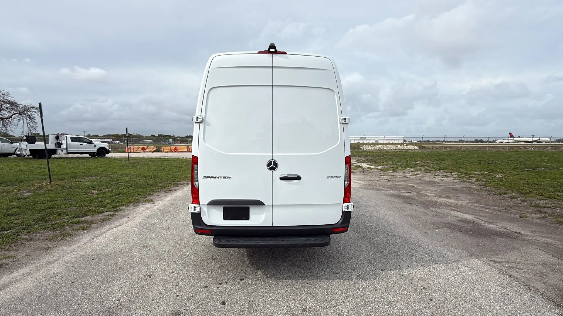 Used 2024 Mercedes-Benz Sprinter 2500 w/ Acoustic Package image 7