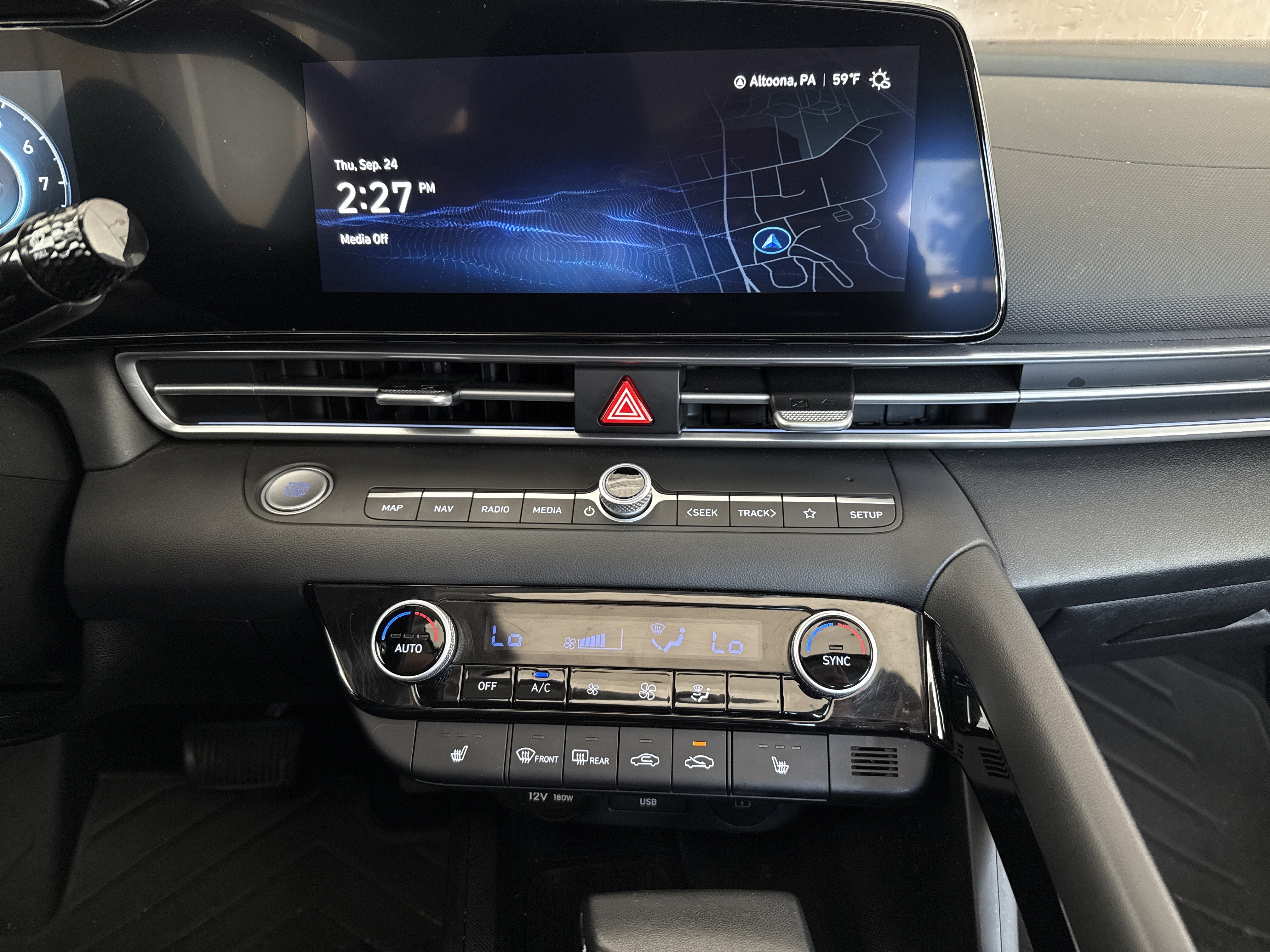 Certified 2025 Hyundai Elantra SEL FWD image 20
