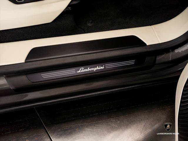Used 2025 Lamborghini Urus S AWD/4WD image 39