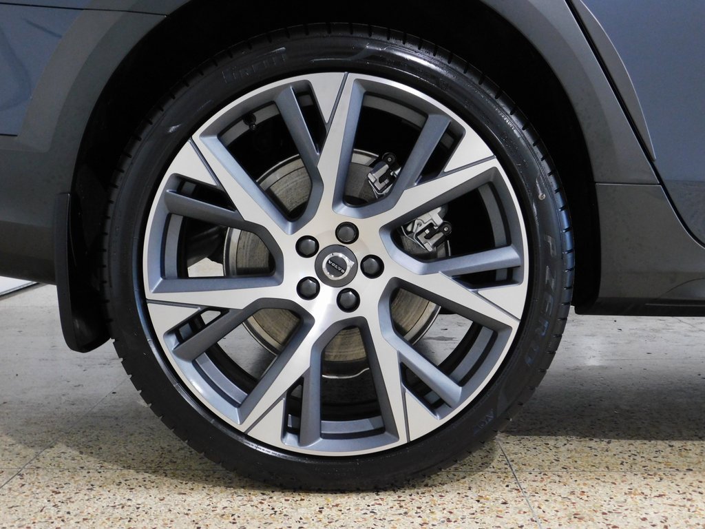 Used 2026 Volvo V90 B6 Cross Country Ultra image 98