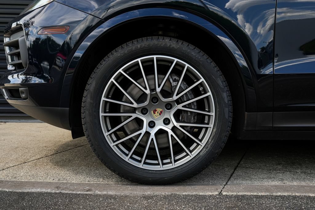 Certified 2023 Porsche Cayenne Platinum Edition AWD/4WD image 10