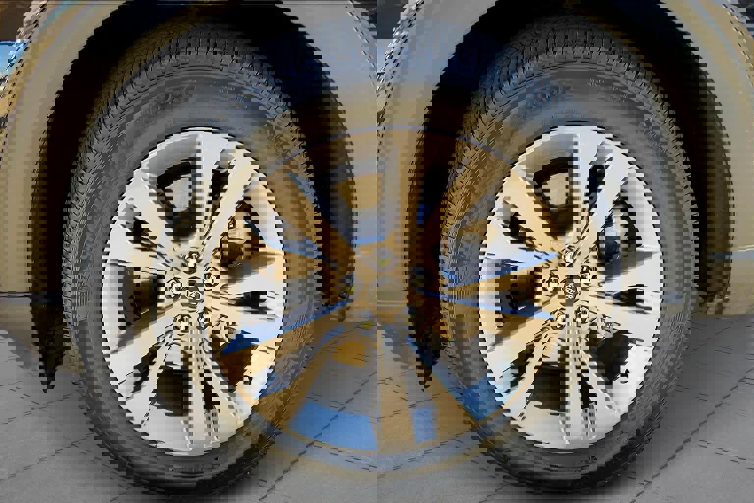 Used 2022 Ford Explorer XLT w/ Equipment Group 202A image 11