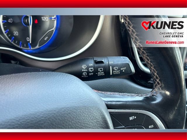 Used 2019 Chrysler Pacifica Touring-L FWD image 40